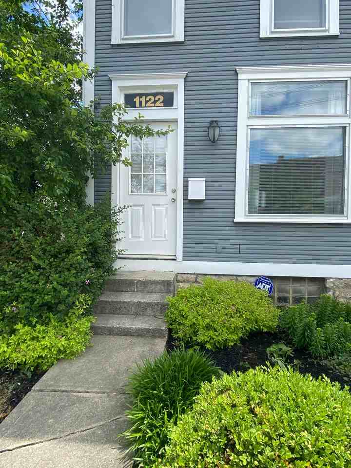 1122 Summit St - Photo 2 of 23