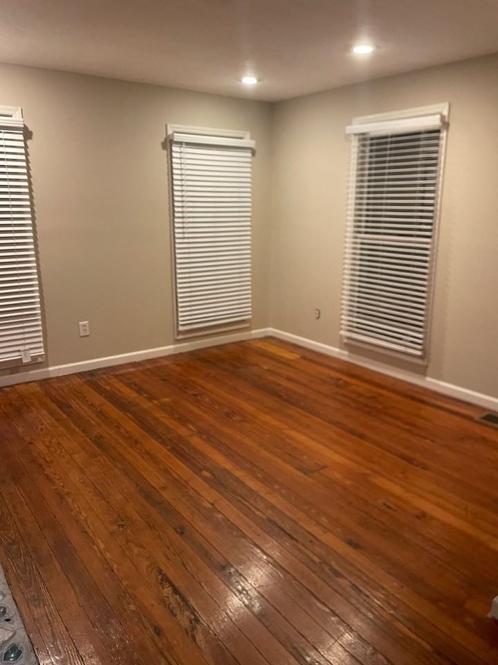 1122 Summit St - Photo 4 of 23