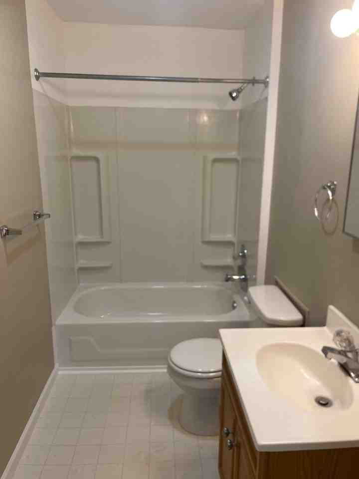 1122 Summit St - Photo 6 of 23