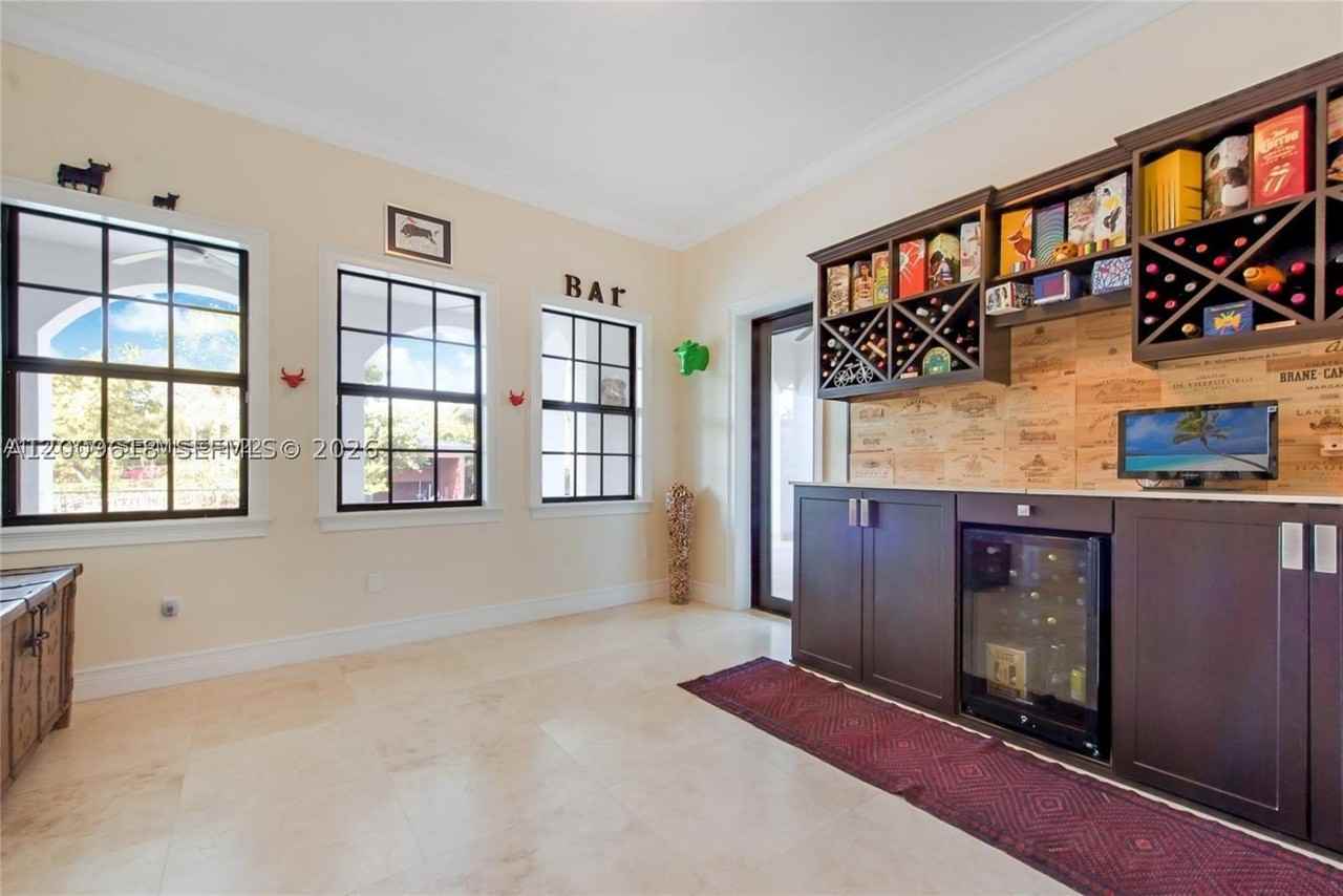 1151 S Alhambra Cir - Photo 4 of 20