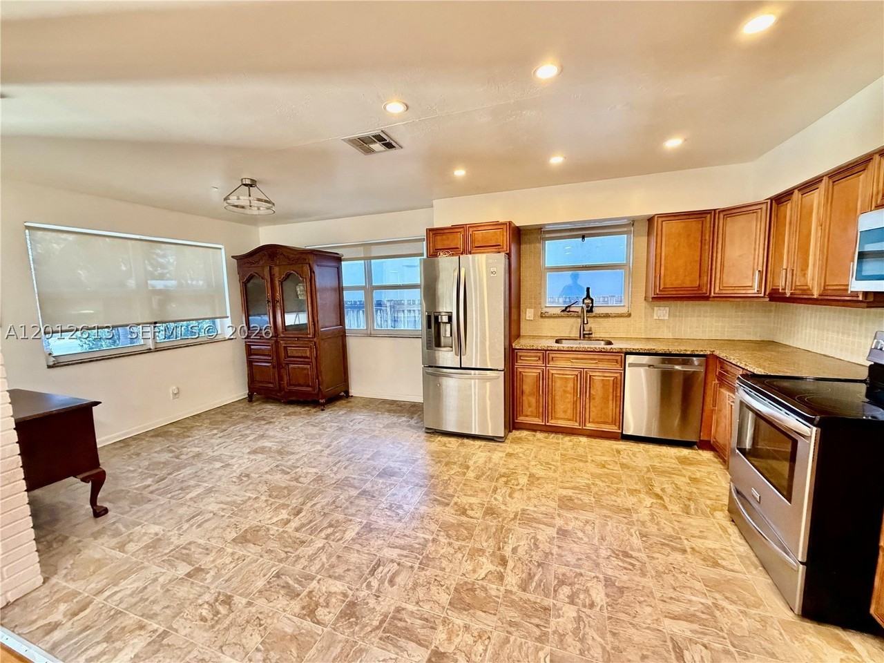 45 Se 14th St #1 - Photo 6 of 24