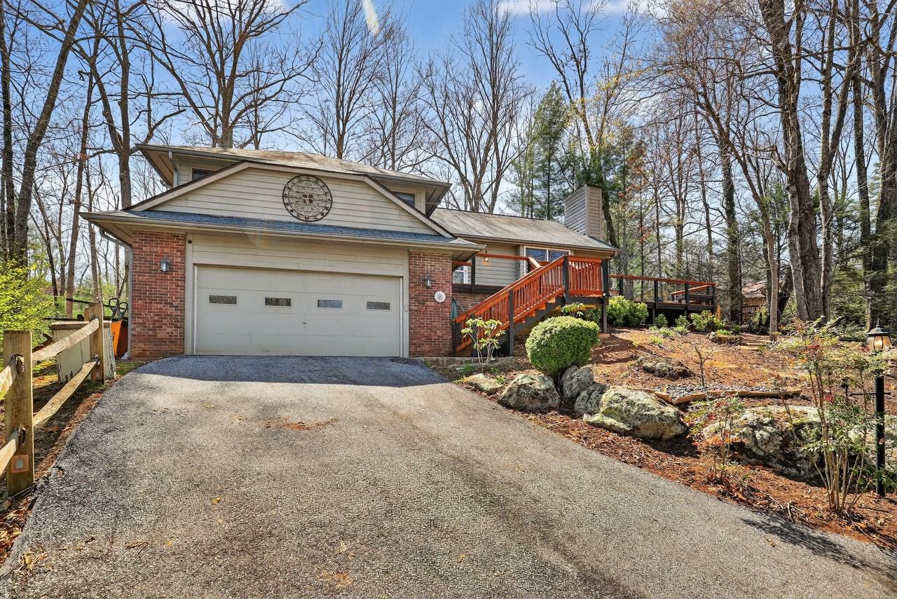 6 Hunters Ridge Dr
