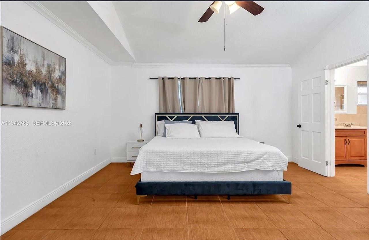 910 Ne 49th St - Photo 6 of 19