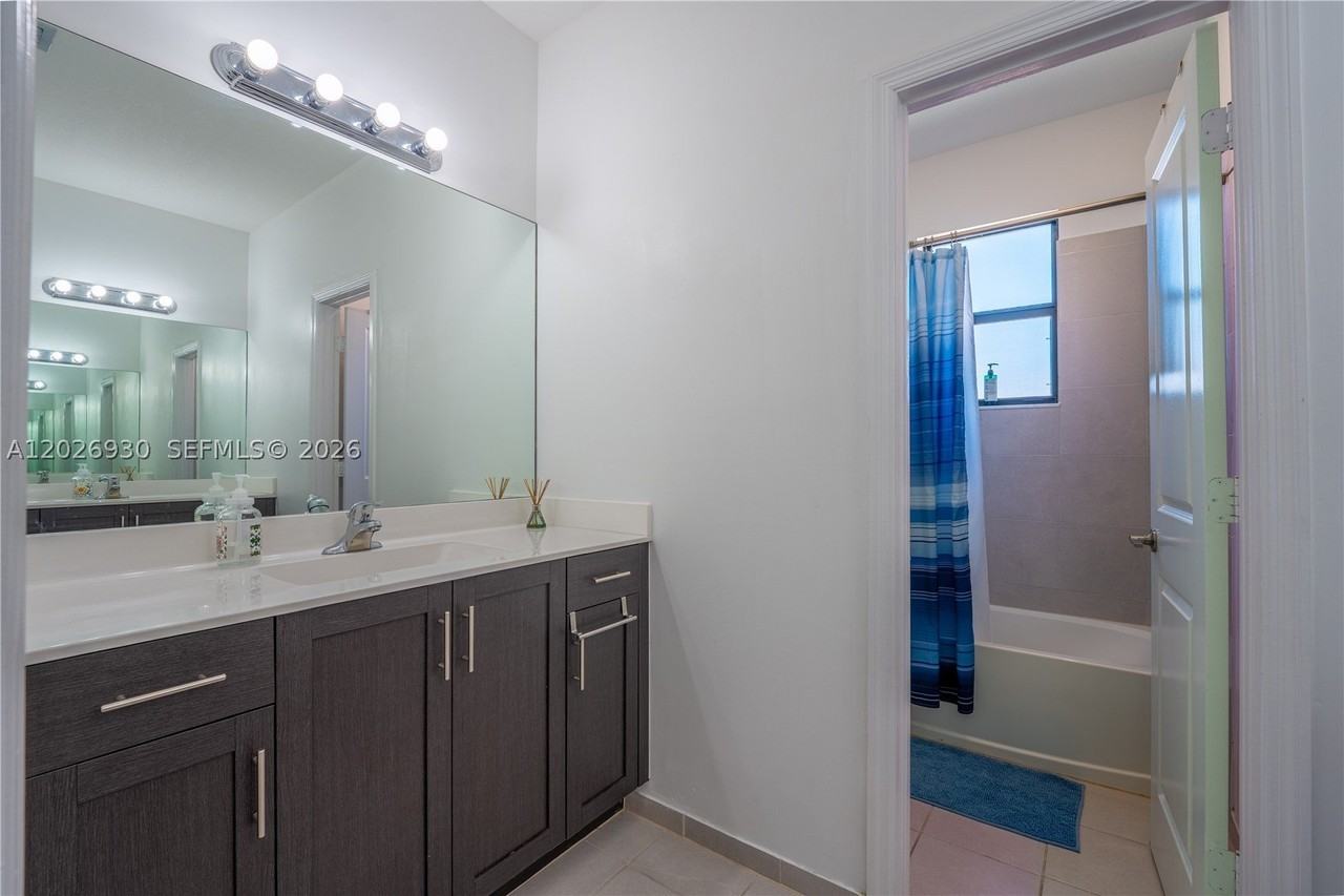 2588 Se 2nd St - Photo 4 of 28