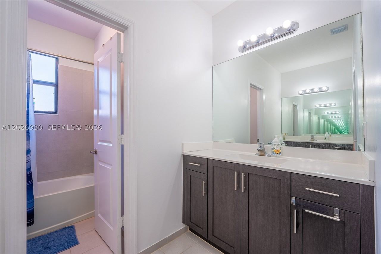 2588 Se 2nd St - Photo 5 of 28