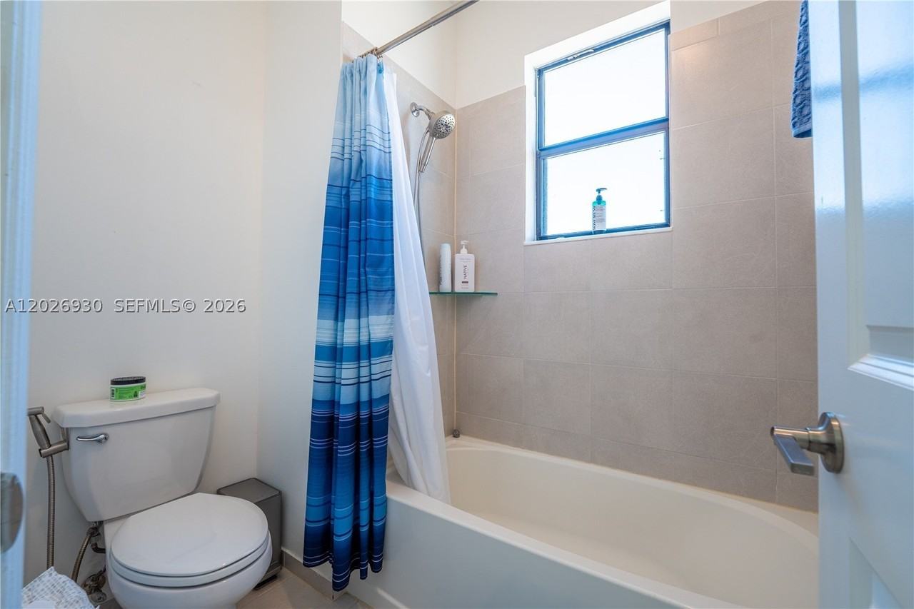 2588 Se 2nd St - Photo 6 of 28