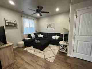 881 Berkeley Dr - Photo 7 of 38