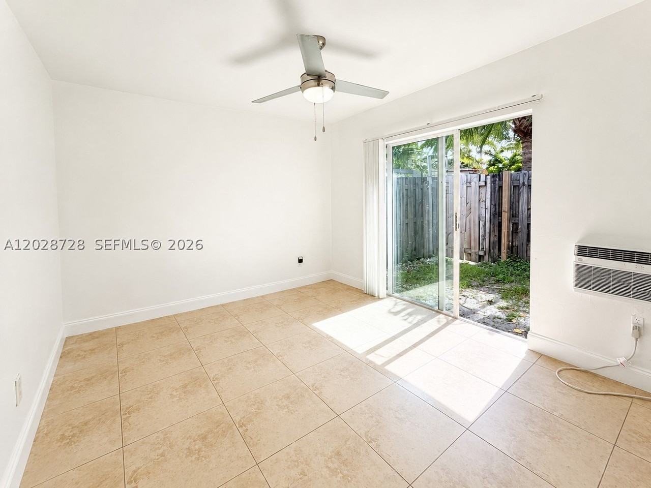 932 Moffett St #3