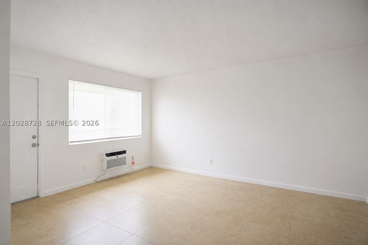 932 Moffett St #3 - Photo 3 of 17
