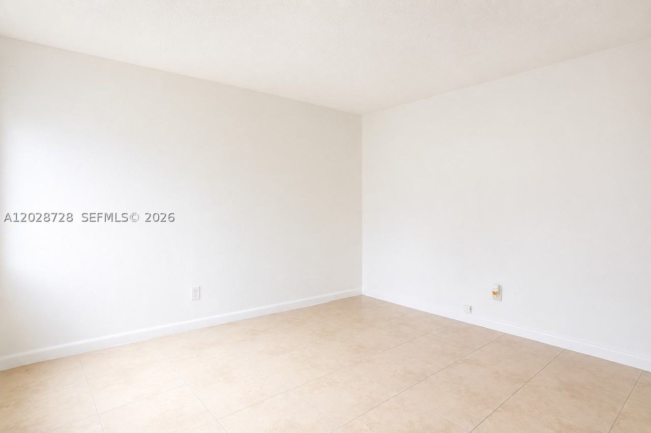 932 Moffett St #3 - Photo 4 of 17