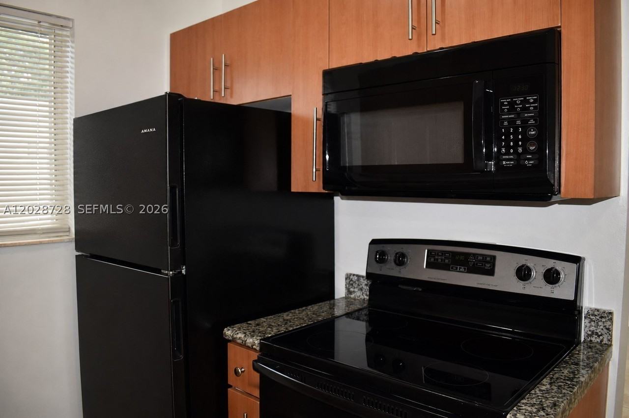 932 Moffett St #3 - Photo 6 of 17