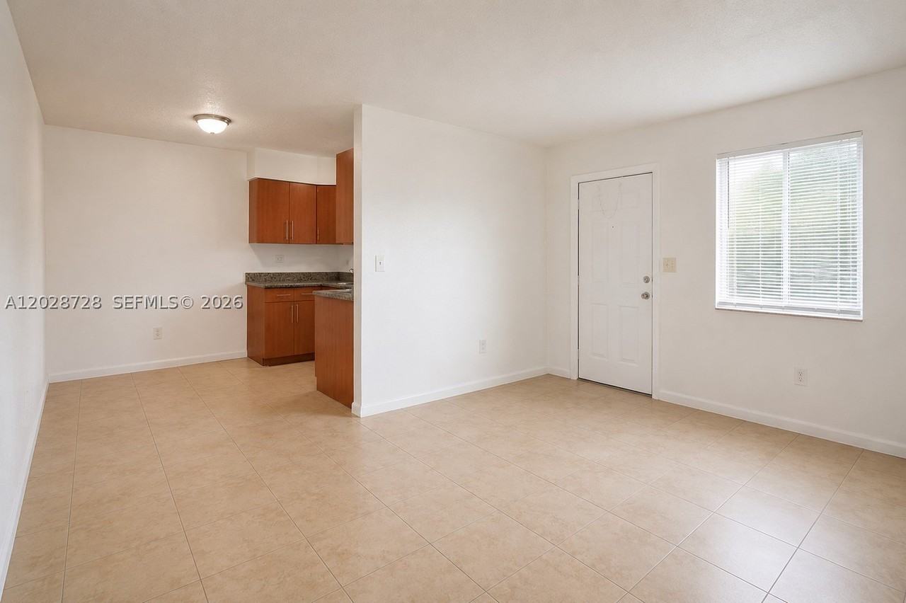 932 Moffett St #3 - Photo 7 of 17