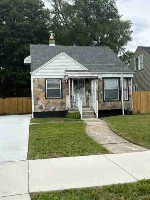 20510 Fenmore St - Photo 2 of 2