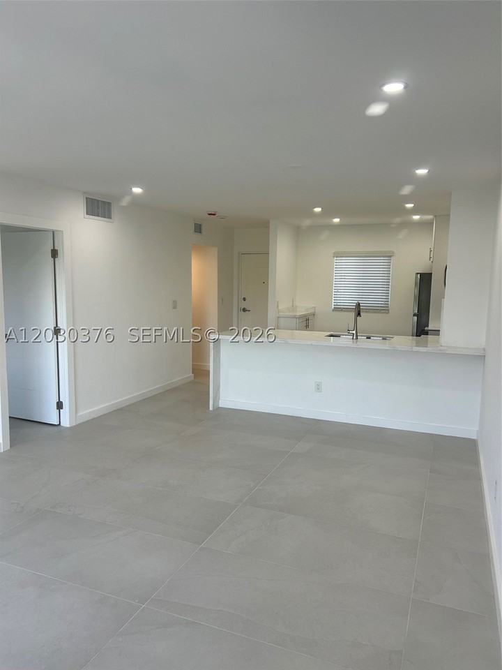 7732 Camino Real #F404