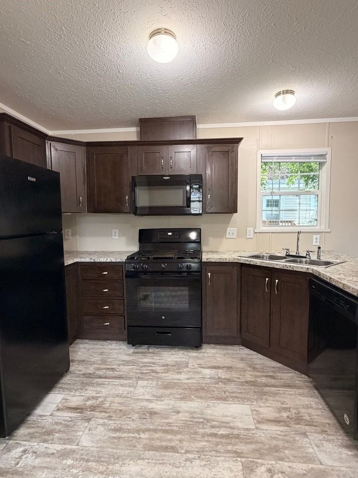 128 Hosner Dr #128 - Photo 2 of 8