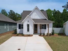 featured image of 1108 Woodland Cir #1