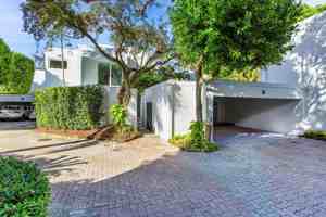 featured image of 2475 S Bayshore Dr #3