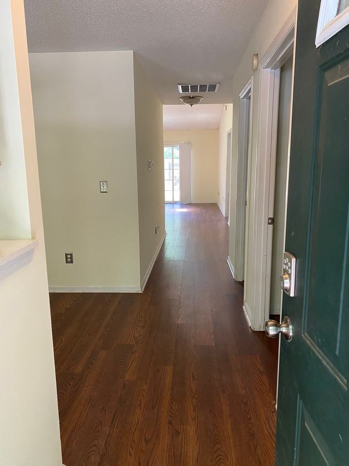 1490 Amanda Park Ln - Photo 2 of 18