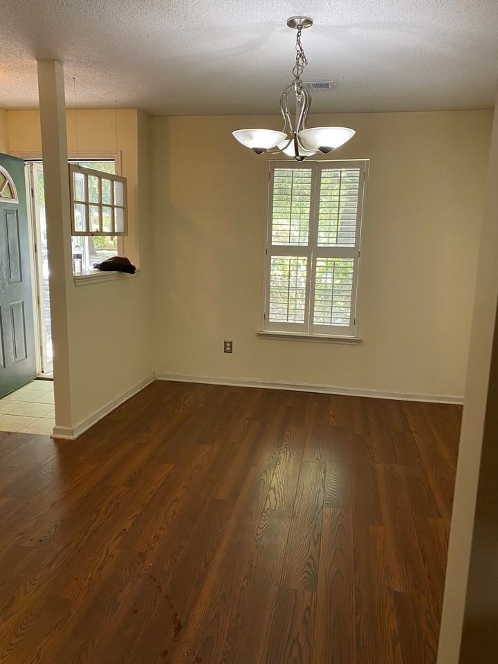 1490 Amanda Park Ln - Photo 3 of 18
