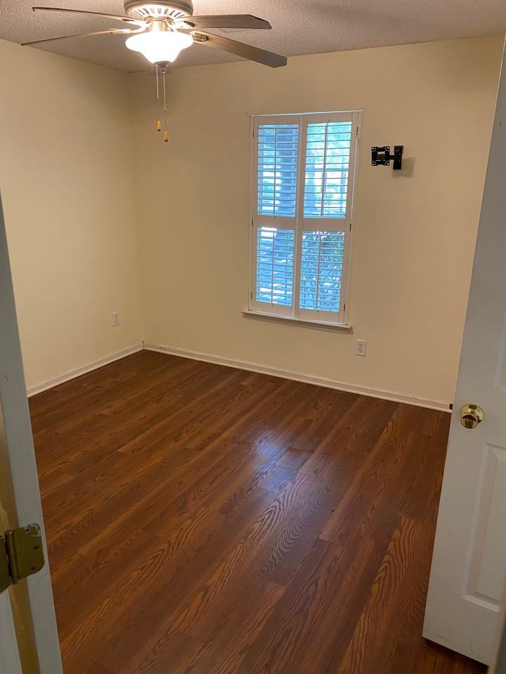 1490 Amanda Park Ln - Photo 4 of 18