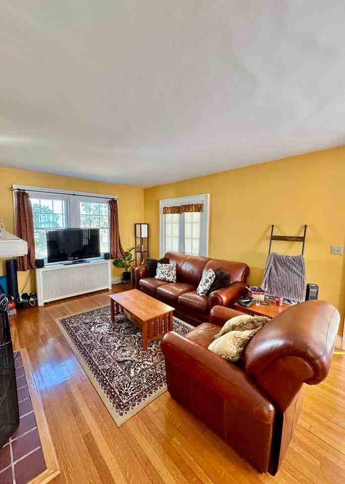 55 Lake St - Photo 3 of 13