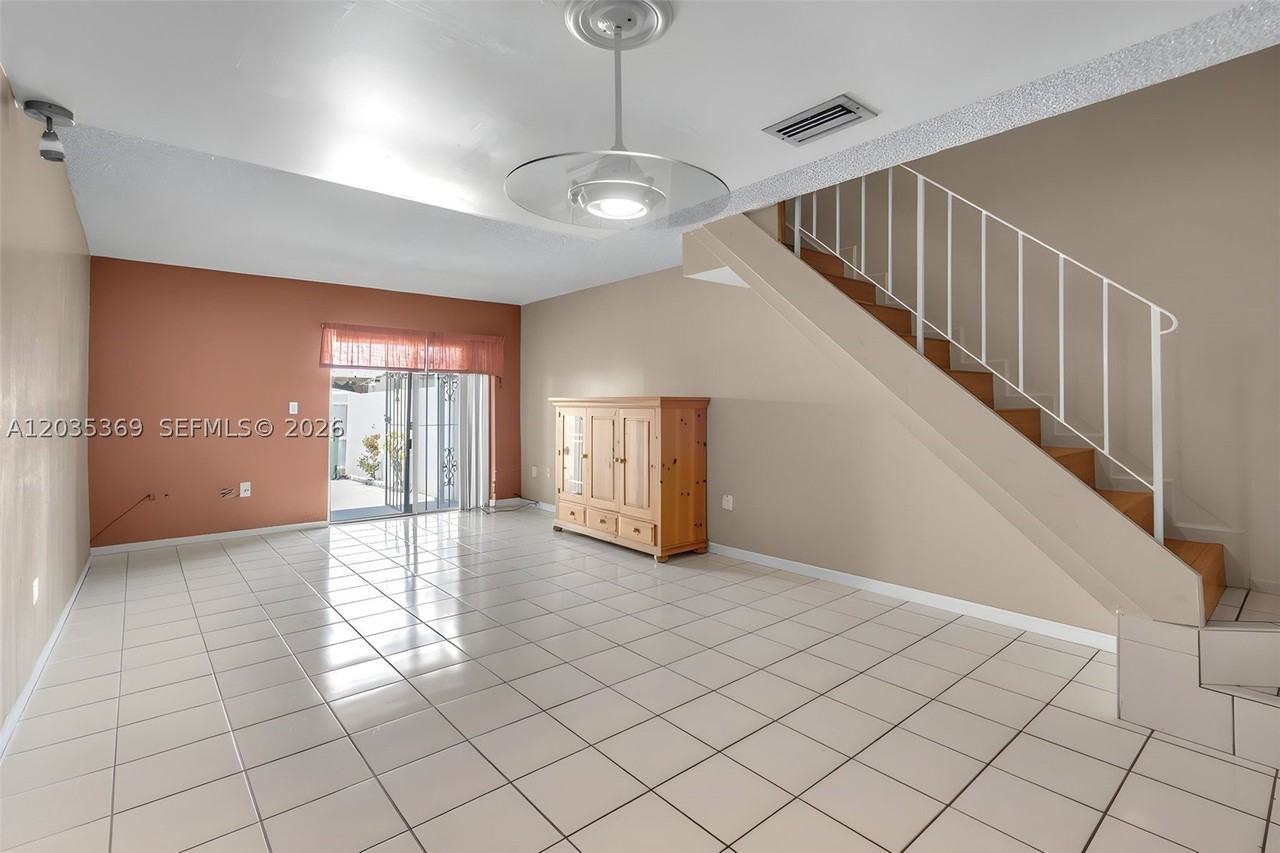 1757 W 57th St #211 - Photo 4 of 30