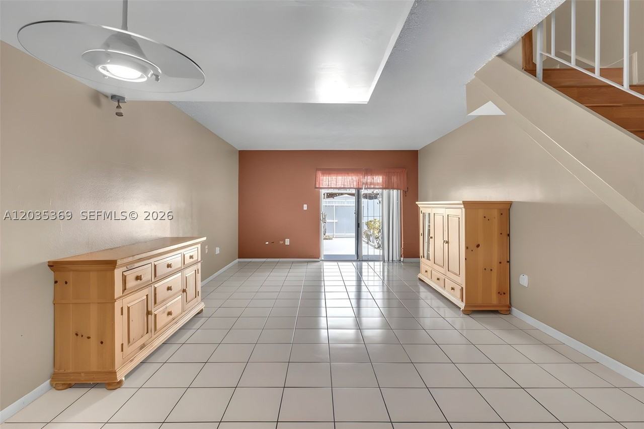 1757 W 57th St #211 - Photo 5 of 30