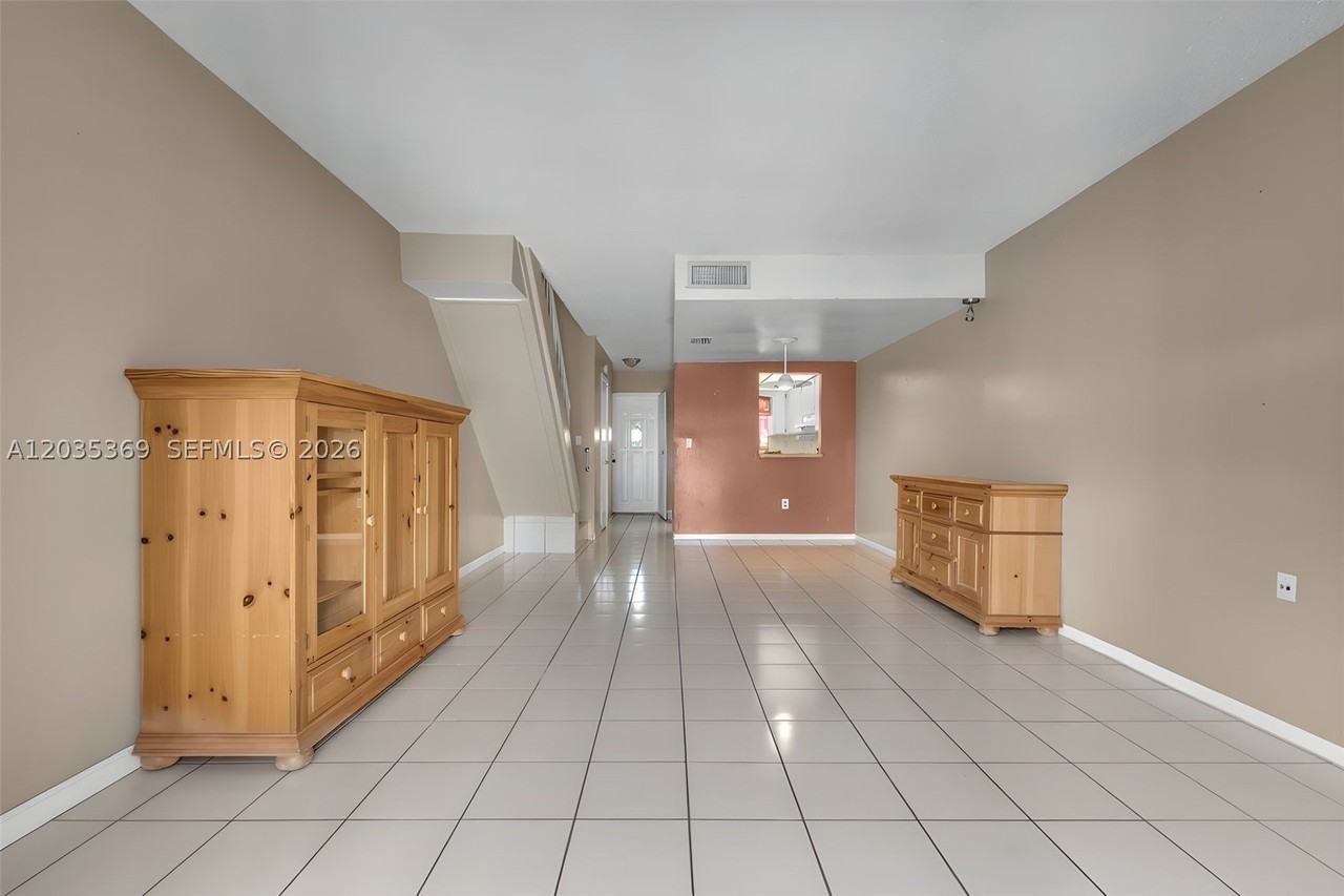 1757 W 57th St #211 - Photo 6 of 30