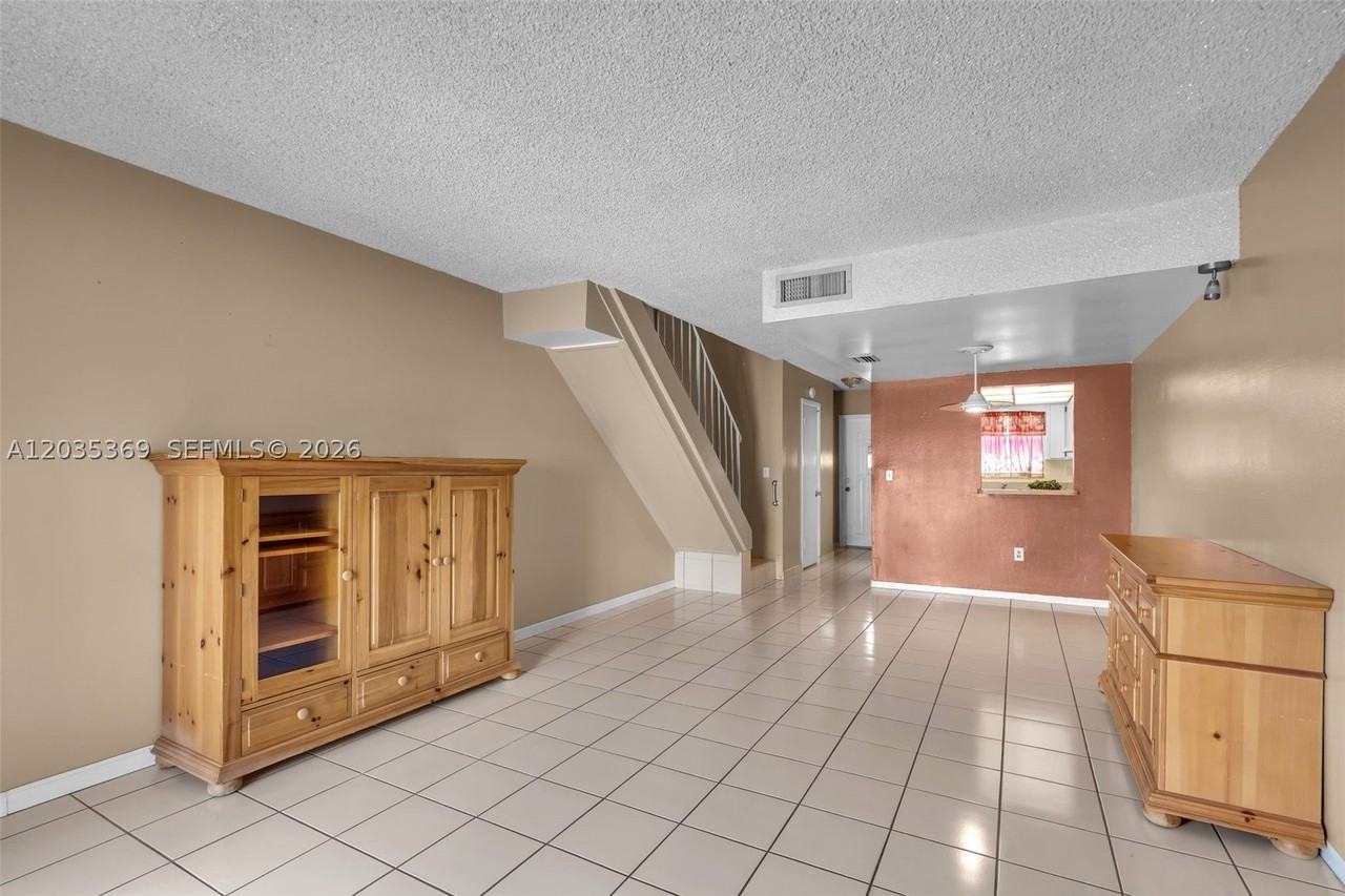 1757 W 57th St #211 - Photo 7 of 30