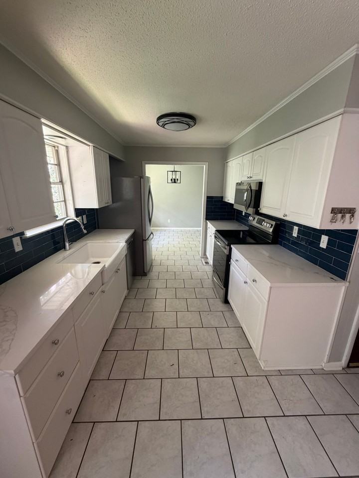 11480 Bainbridge Dr - Photo 2 of 14