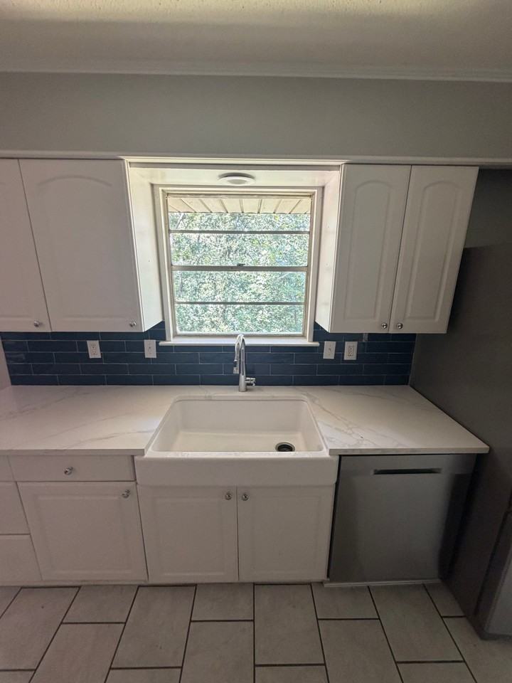 11480 Bainbridge Dr - Photo 4 of 14