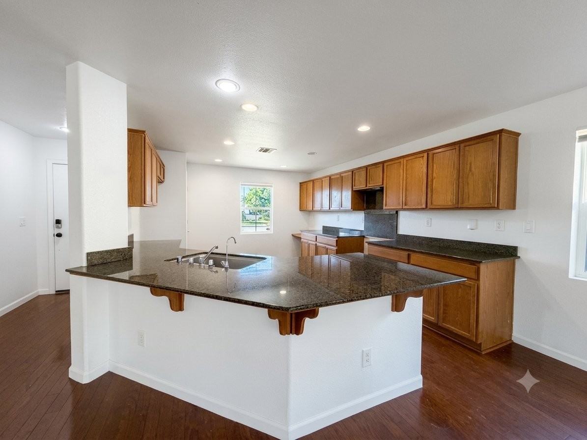 4582 E Burns Ave - Photo 2 of 9