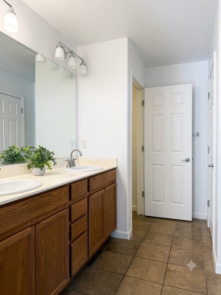 4582 E Burns Ave - Photo 6 of 9