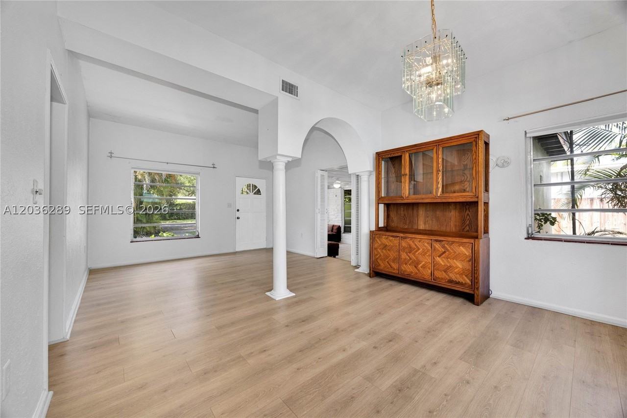 5971 Sw 48th St - Photo 3 of 25