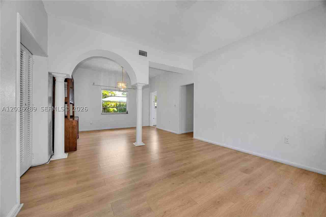 5971 Sw 48th St - Photo 6 of 25