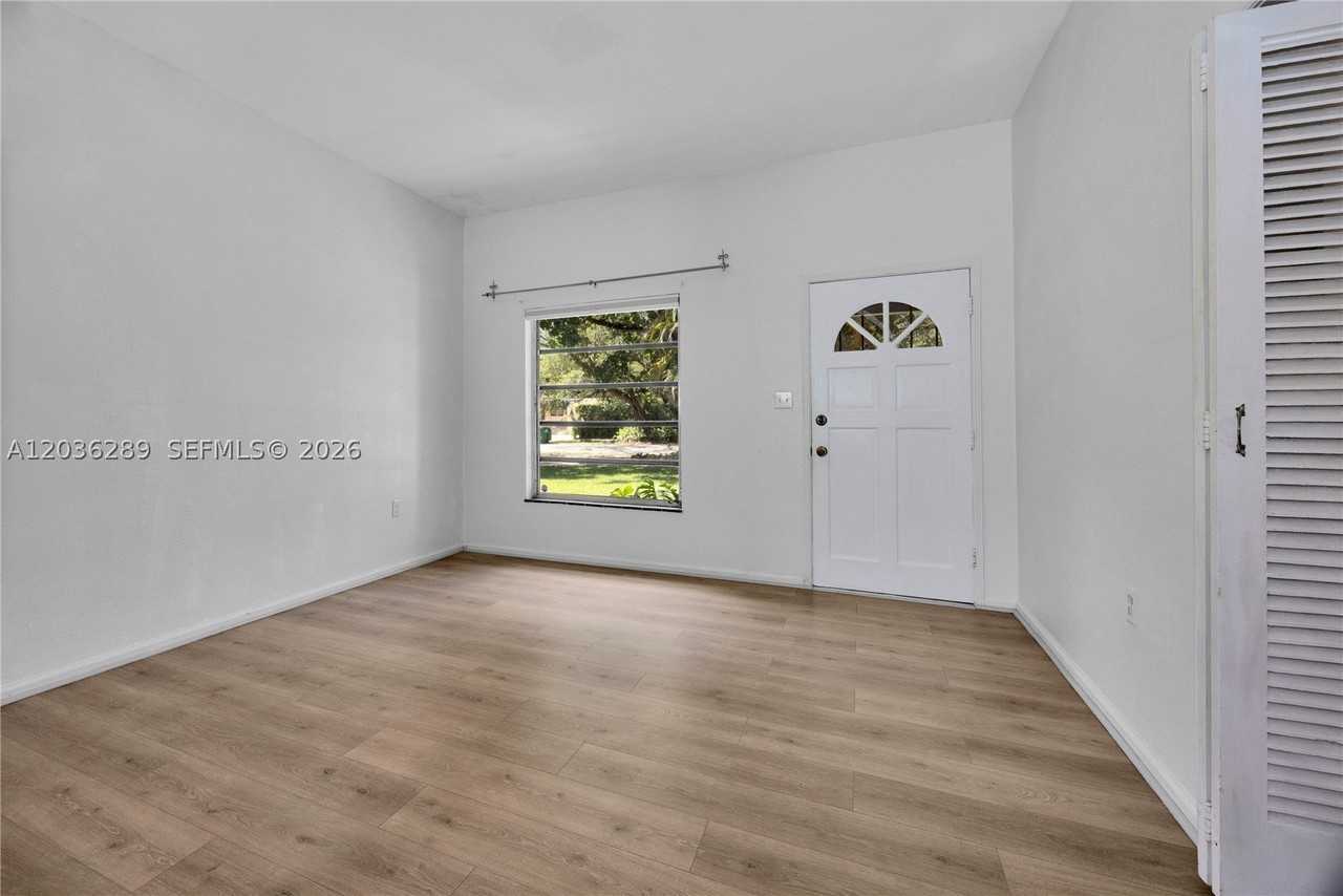 5971 Sw 48th St - Photo 7 of 25