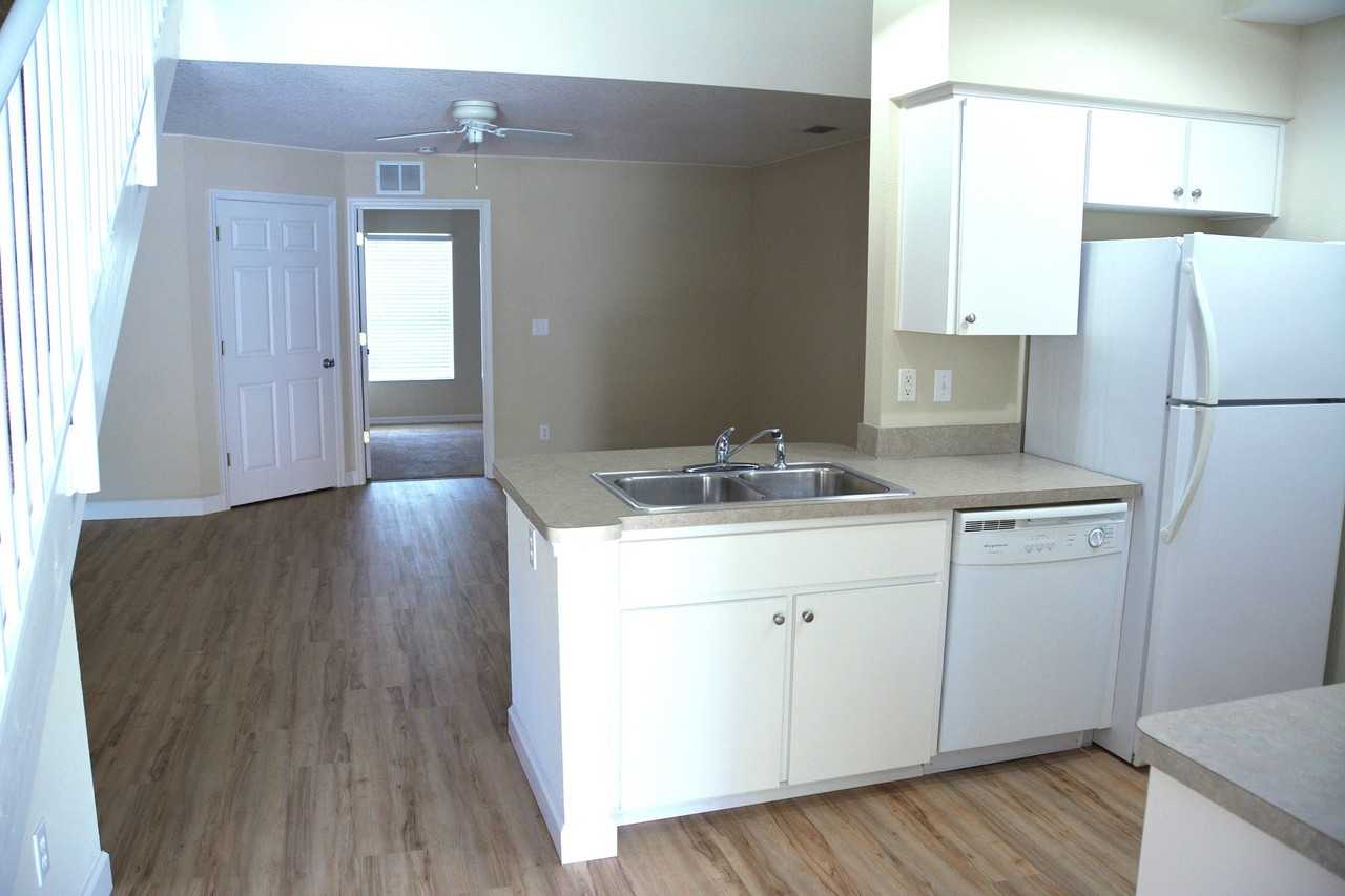 7328 Canterbury St - Photo 3 of 20