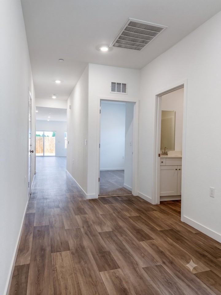 3323 N Contessa Ave - Photo 2 of 11