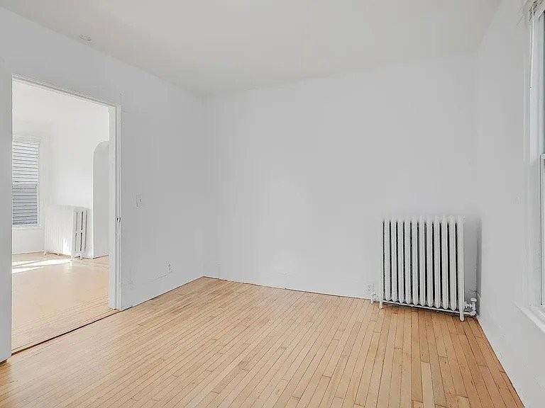 2124 Fremont Ave N - Photo 4 of 7