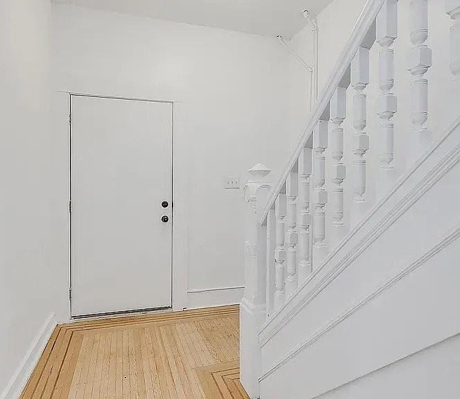 2124 Fremont Ave N - Photo 5 of 7