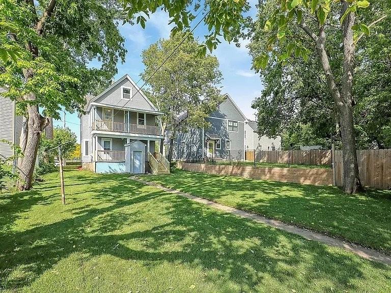 2124 Fremont Ave N - Photo 7 of 7