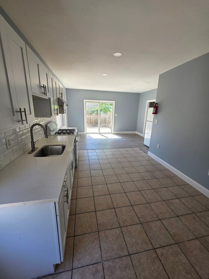 119 Evergreen Ave - Photo 4 of 14