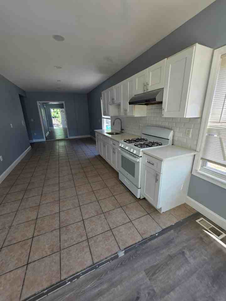 119 Evergreen Ave - Photo 5 of 14