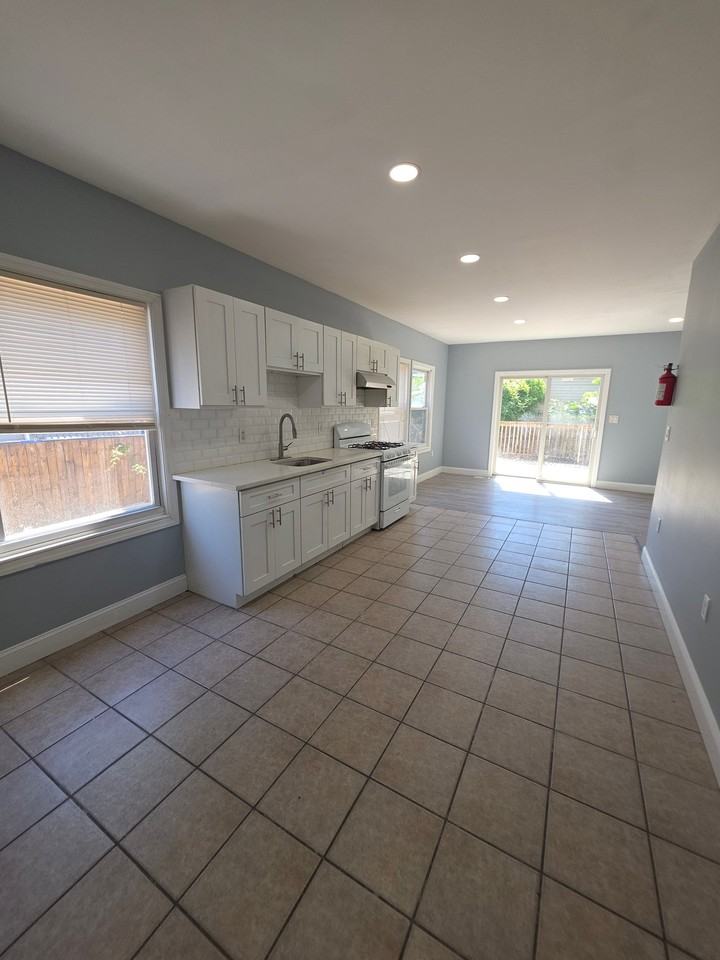 119 Evergreen Ave - Photo 6 of 14