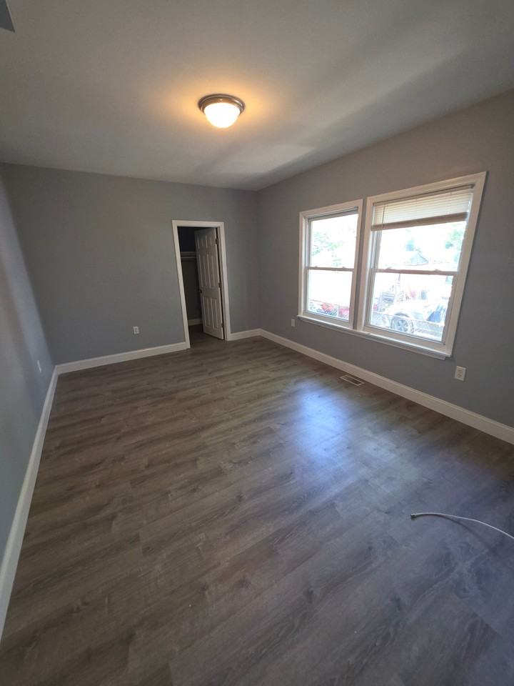 119 Evergreen Ave - Photo 7 of 14