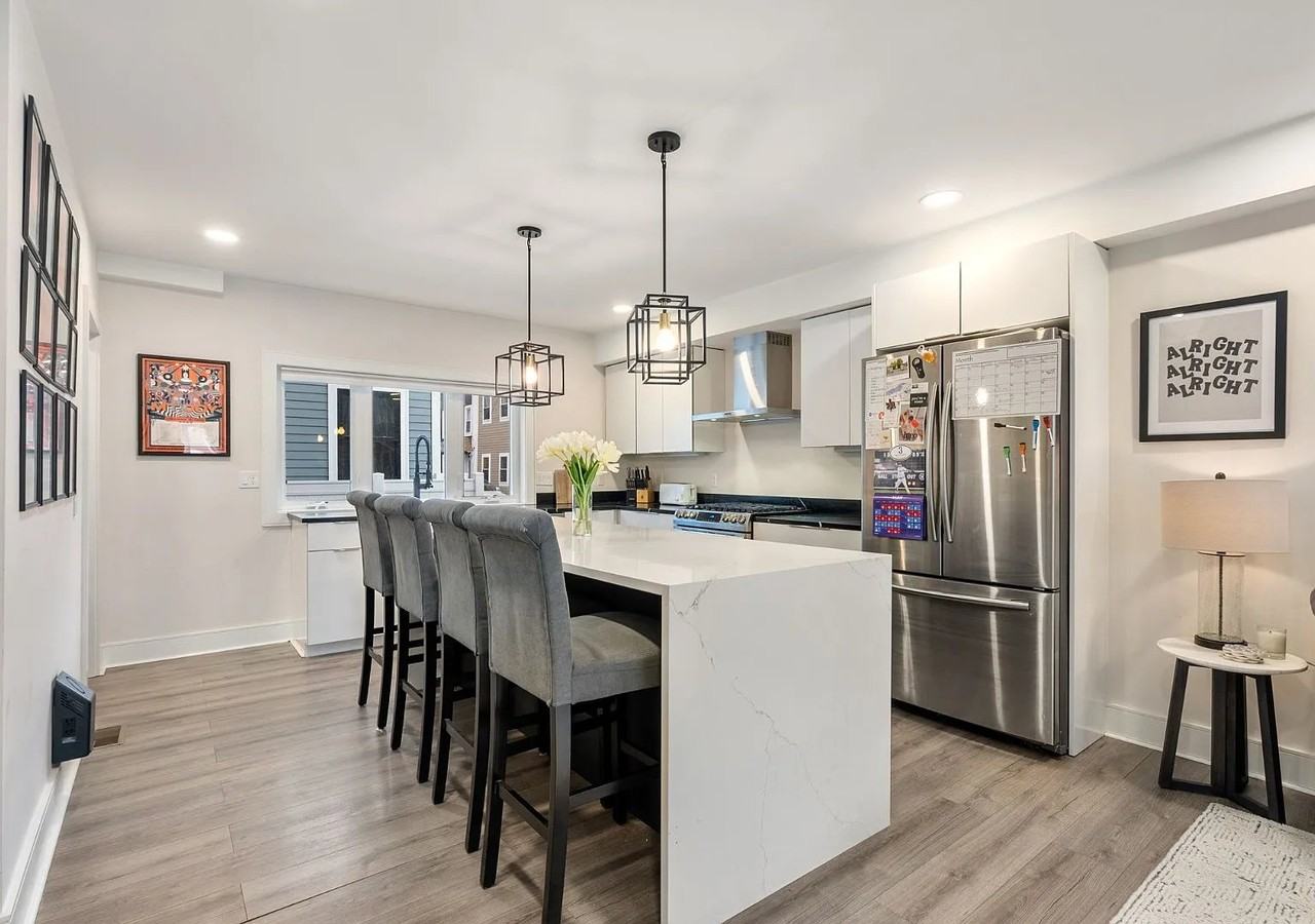 169 W 9th St - Photo 2 of 16