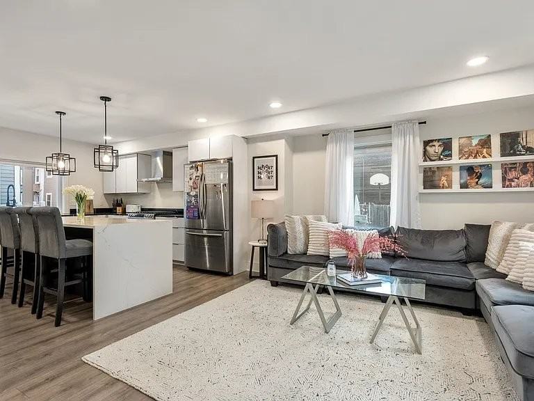 169 W 9th St - Photo 3 of 16