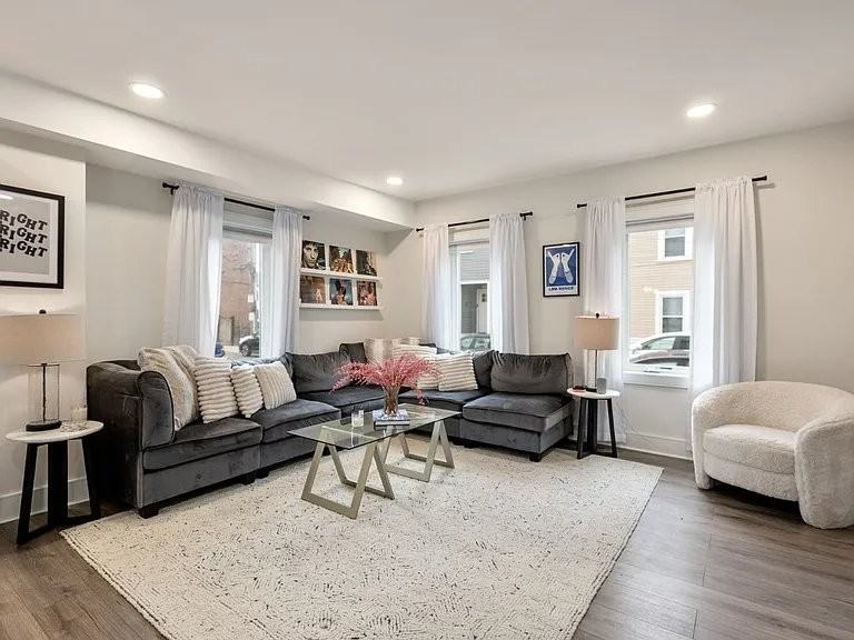 169 W 9th St - Photo 4 of 16
