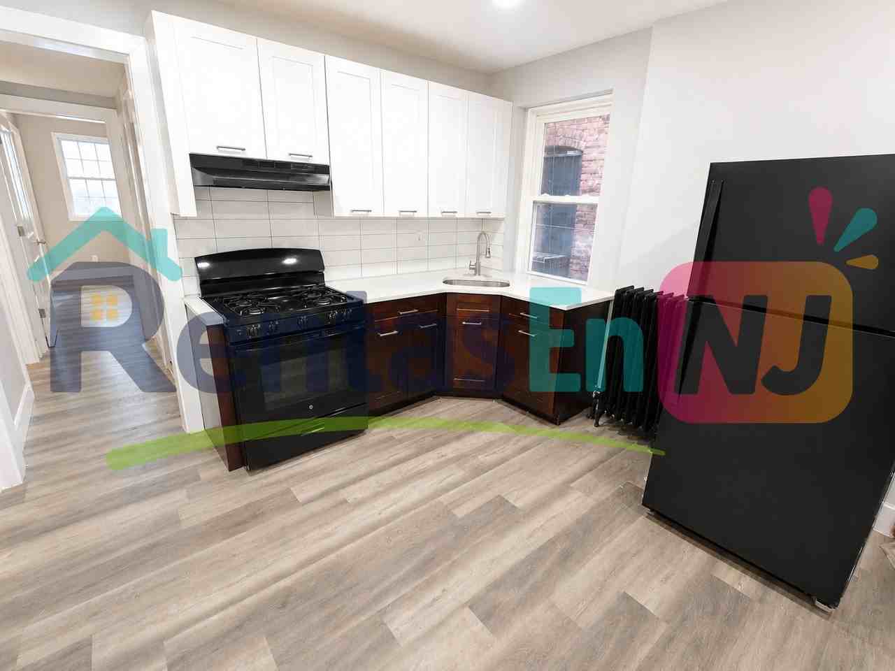 168 Bloomfield Ave #2L - Photo 5 of 6