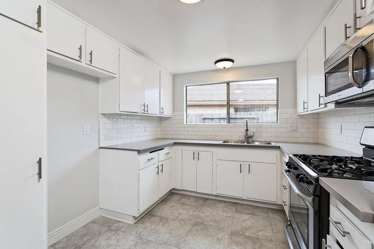 4211 Justin Way - Photo 4 of 12